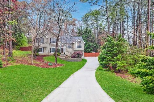 210 Mount Glen Ct, Holly Springs, GA 30188-3170