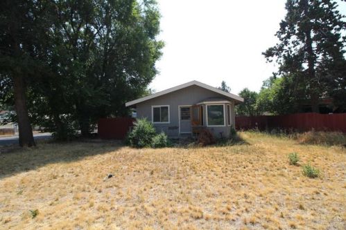 517 Woodland Blvd, Bend OR  97702-1609 exterior