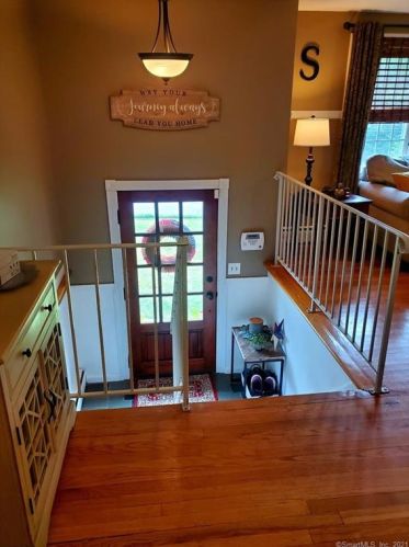 17 Bilby Dr, Waterbury, CT 06716-2003