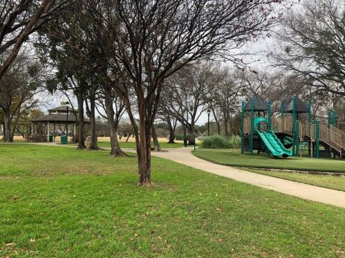 2205 Rachel Ct, Carrollton TX exterior