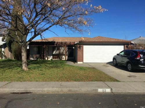 82 Manzanita Dr, Vacaville, CA 95688-2309