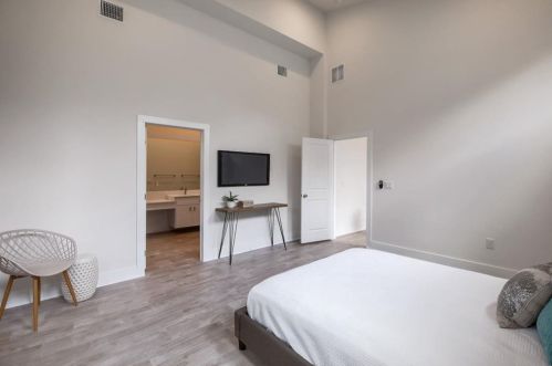 5008 Baker St, Austin TX  78721-1511 exterior