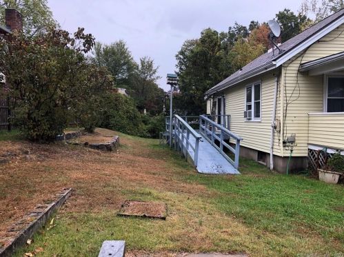 21 Catalpa St, Norwalk, CT 06851-5419