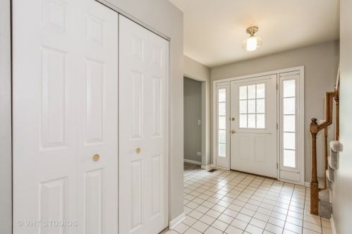 1255 Sherwood Ln, Palatine, IL 60067-1884