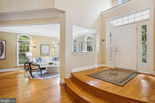 801 Sherlin Ln, Great Falls, VA 22066-1358