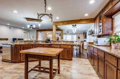 1318 Swallow Ln, Garland TX 75042-8035 exterior