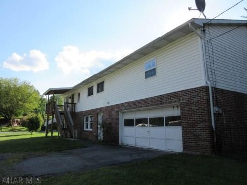 2301 Ivyside Dr, Altoona PA  16601-4057 exterior