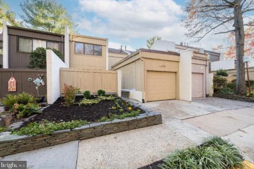 1692 Moorings Dr, Herndon, VA 20190-4225