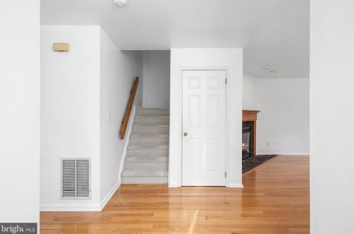16 Hanover Ct, Princeton NJ  08540-7067 exterior