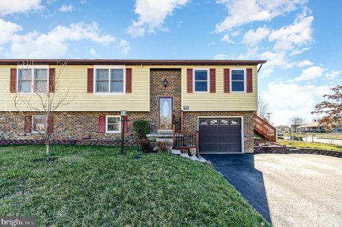 212 Lincoln Dr, Hanover, PA 17331-4921