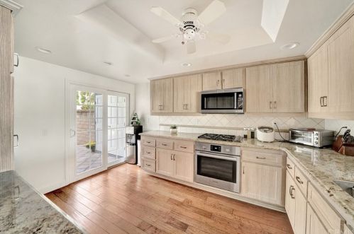 3561 Windspun Dr, Huntington Beach CA  92649-2027 exterior