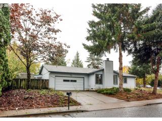 2704 Walnut Ave, Newberg, OR 97132-1949