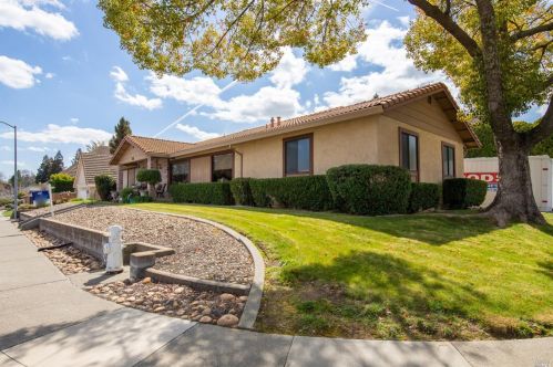 161 Hillview Dr, Vacaville, CA 95688-4229