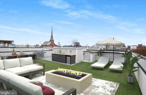 419 Green St, Philadelphia PA  19123-2810 exterior