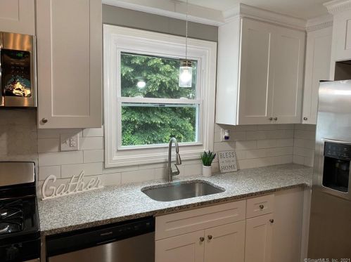 15 Saville St, Windsor CT  06095-4450 exterior