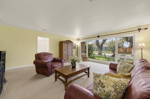 484 5th St, Gilroy, CA 95020-5718