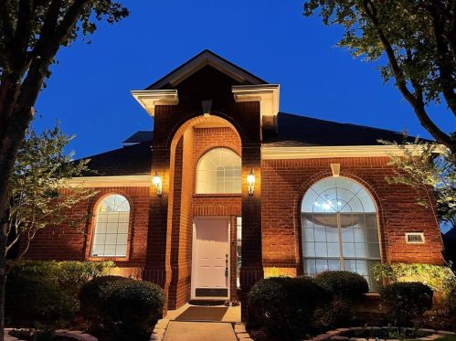 1080 Leisure Ln, Irving TX  75063-4613 exterior