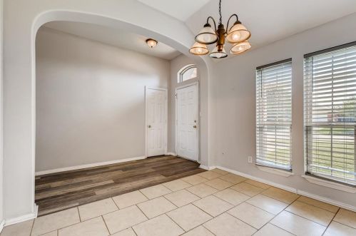 9324 Cynthia Ct, Fort Worth TX  76140-5170 exterior