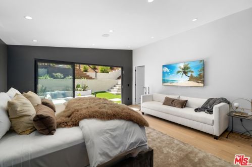 17137 Escalon Dr, Van Nuys CA  91436-4029 exterior