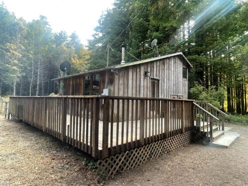 32585 Nameless Ln, Fort Bragg, CA 95437-9558