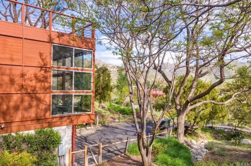 2025 Mt Vernon Ave, Riverside CA  92507-2528 exterior