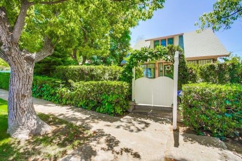221 8th Ave, Escondido, CA 92025-5003