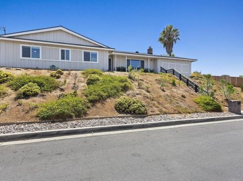 1023 Circle Dr, Escondido, CA 92025-4510