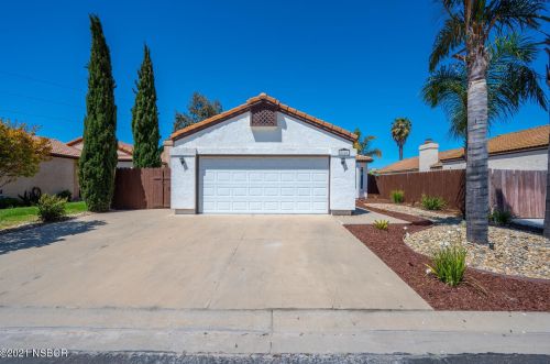 2141 Chestnut Ln, Santa Maria, CA 93458-1065