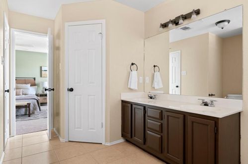 5911 Brown Rock Trl, Austin TX  78749-3314 exterior