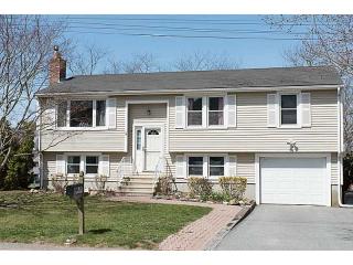 30 Lock Ln, Portsmouth, RI 02871-5149