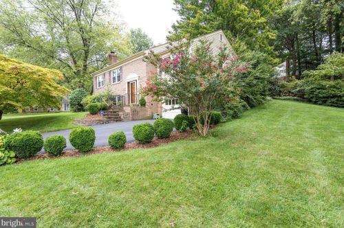 9103 Windflower Ln, Annandale, VA 22003-4060