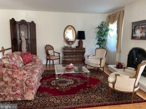 5 Ford Dr, Trenton, NJ 08690-1928