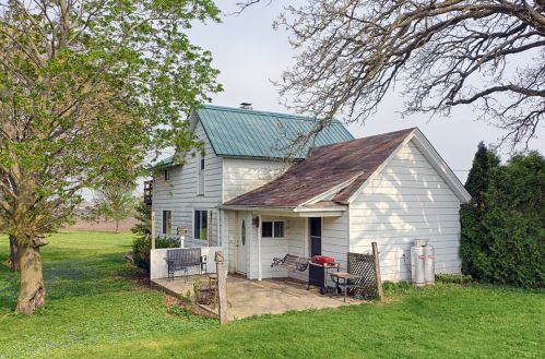8999 Centerville Rd, Capron, IL 61012-9705