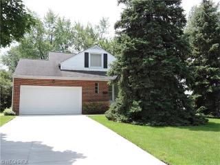 4888 Fairlawn Rd, Cleveland OH  44124-1121 exterior