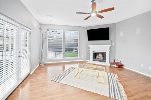 1905 Kerr Ct, Carrollton TX 75010-3208 exterior