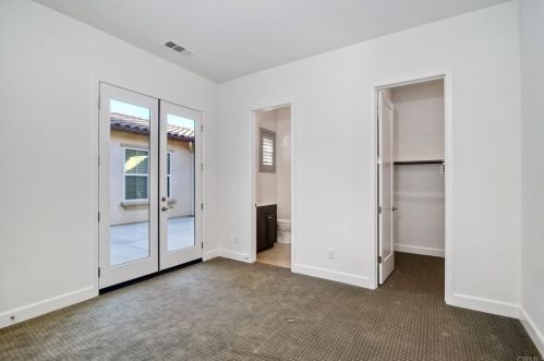 1833 Sugarbush Dr, Vista CA 92084 exterior