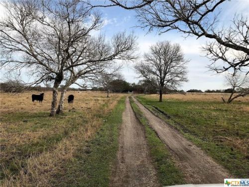 6787 Fm 616, Vanderbilt, TX 77991