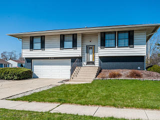 300 Emery Ave, Romeoville, IL 60446-1704