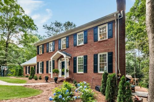 5560 Arundel Dr, Atlanta, GA 30327-4202