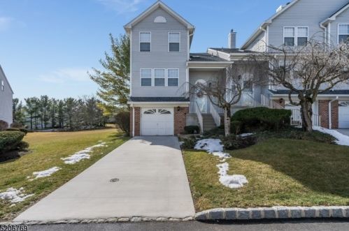 106 Kemper Ct, Hackettstown, NJ 07840-1681