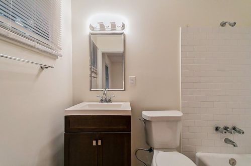 2870 Handy Dr, Atlanta GA  30318-7237 exterior