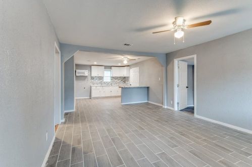 2504 Donalee St, Fort Worth TX  76105-4911 exterior