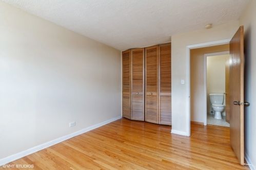 7137 Niles Ave, Niles IL  60714-2121 exterior