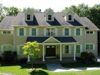 67 Silver Brook Ln, Woodbury, CT 06798-2137