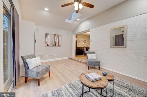 7203 Hadlow Dr, Springfield VA  22152-3529 exterior