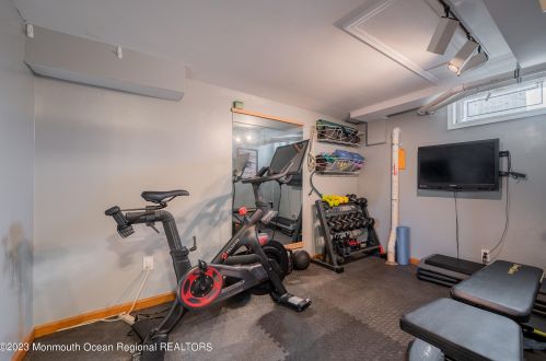 15 Hartshorne Pl, Middletown NJ  07748-2520 exterior