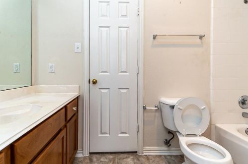8113 Hulen Park Cir, Fort Worth TX  76123-1353 exterior