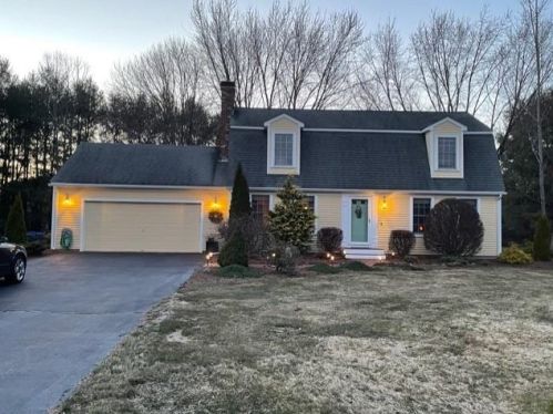 8 Keith Dr, Richmond, RI 02832-1231