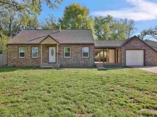 1704 Westwood Ave, Augusta, KS 67010-1643