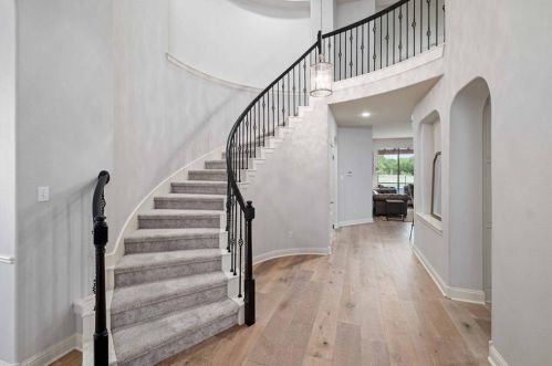 7904 Crandall Rd, Austin TX  78739-1910 exterior